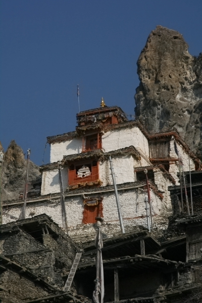 chorten at bhraga.JPG